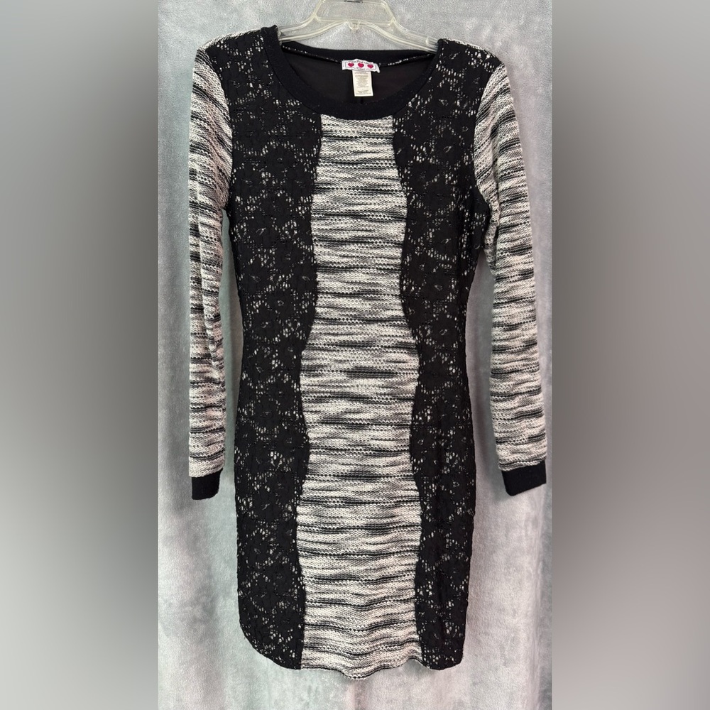 Black and White Dress (Juniors Large)